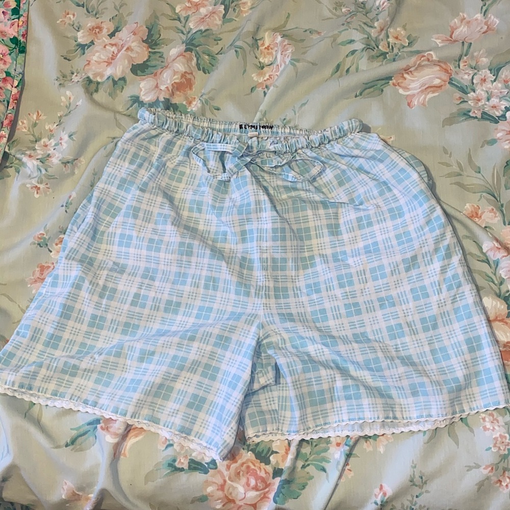 Cute dainty picnic women’s shorts!